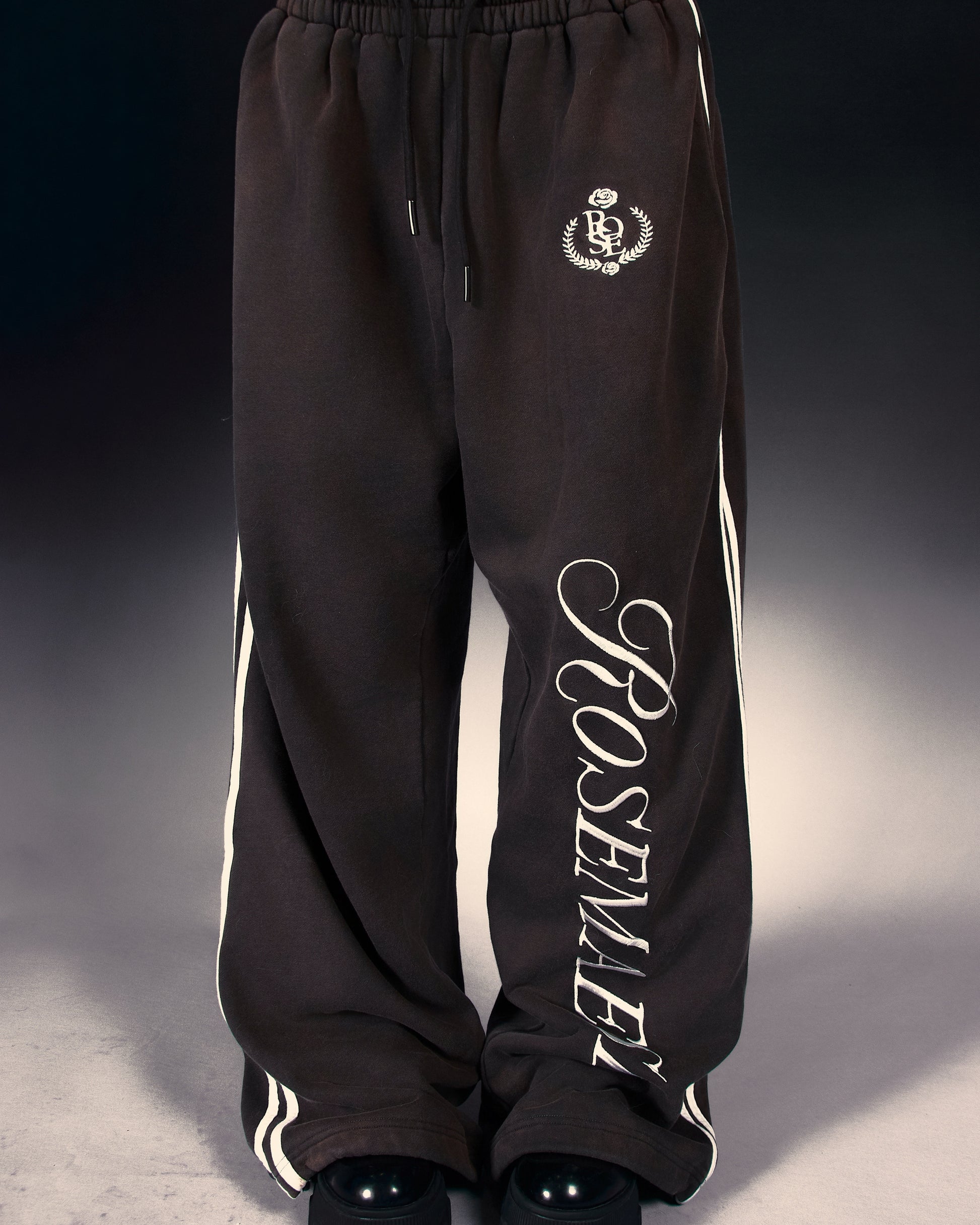 Rose Badge Sweatpants - Black