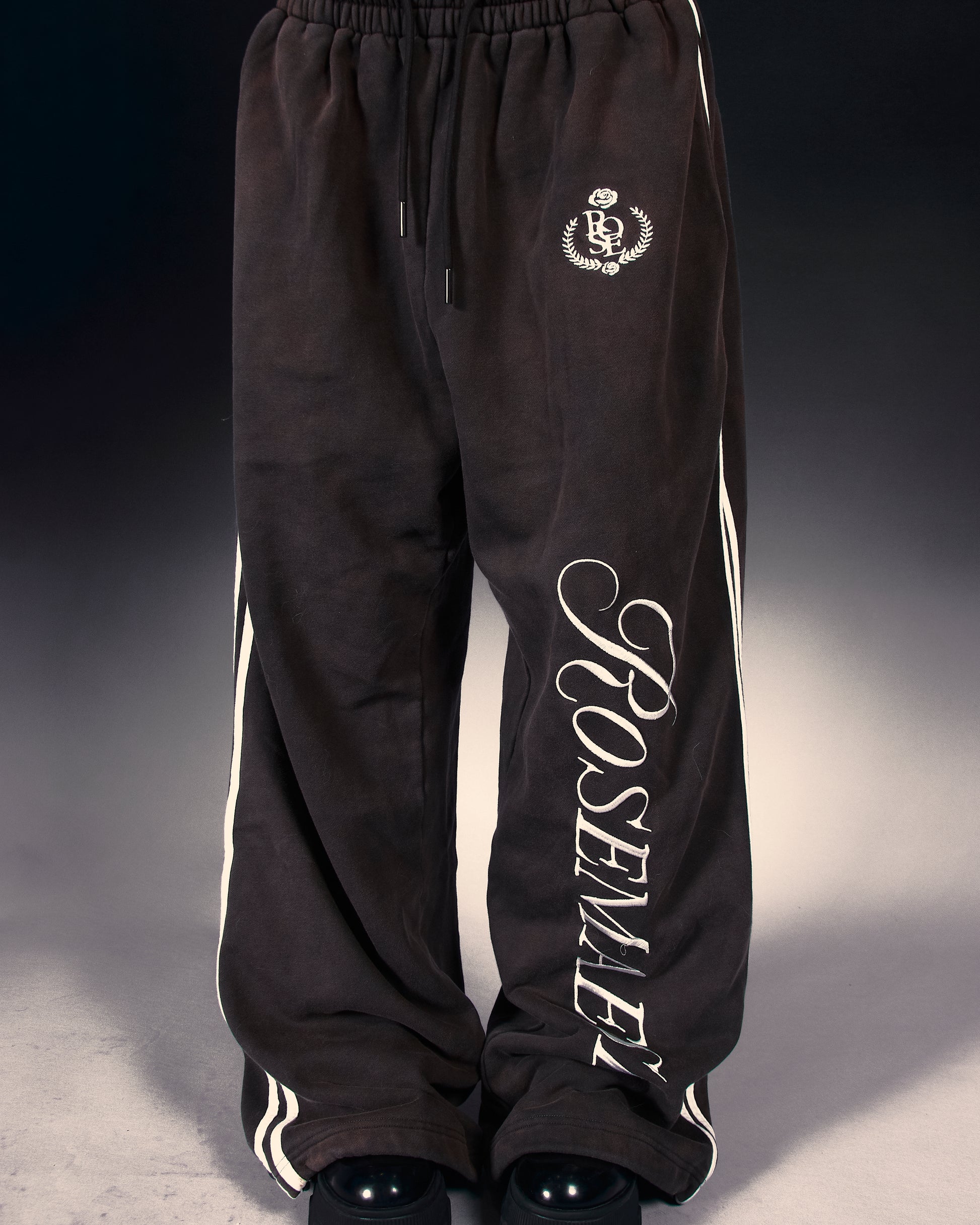 Rose Badge Sweatpants - Black