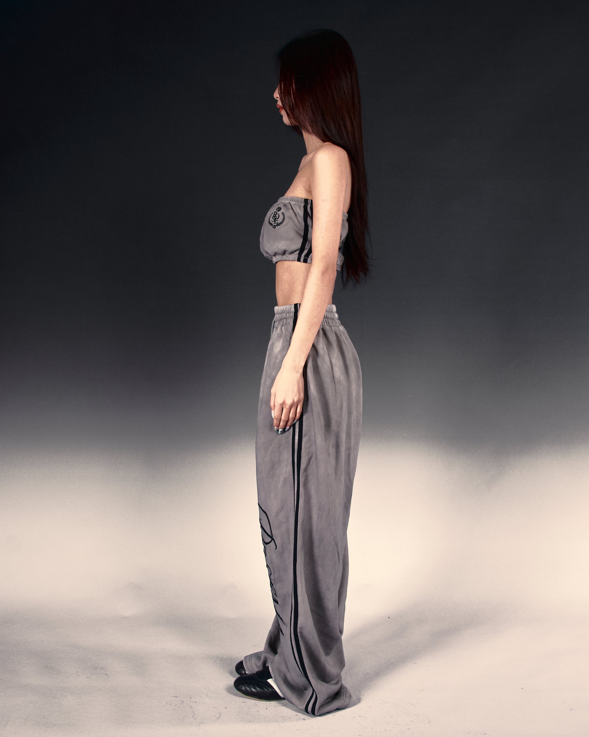 Rose Badge Sweatpants - Grey