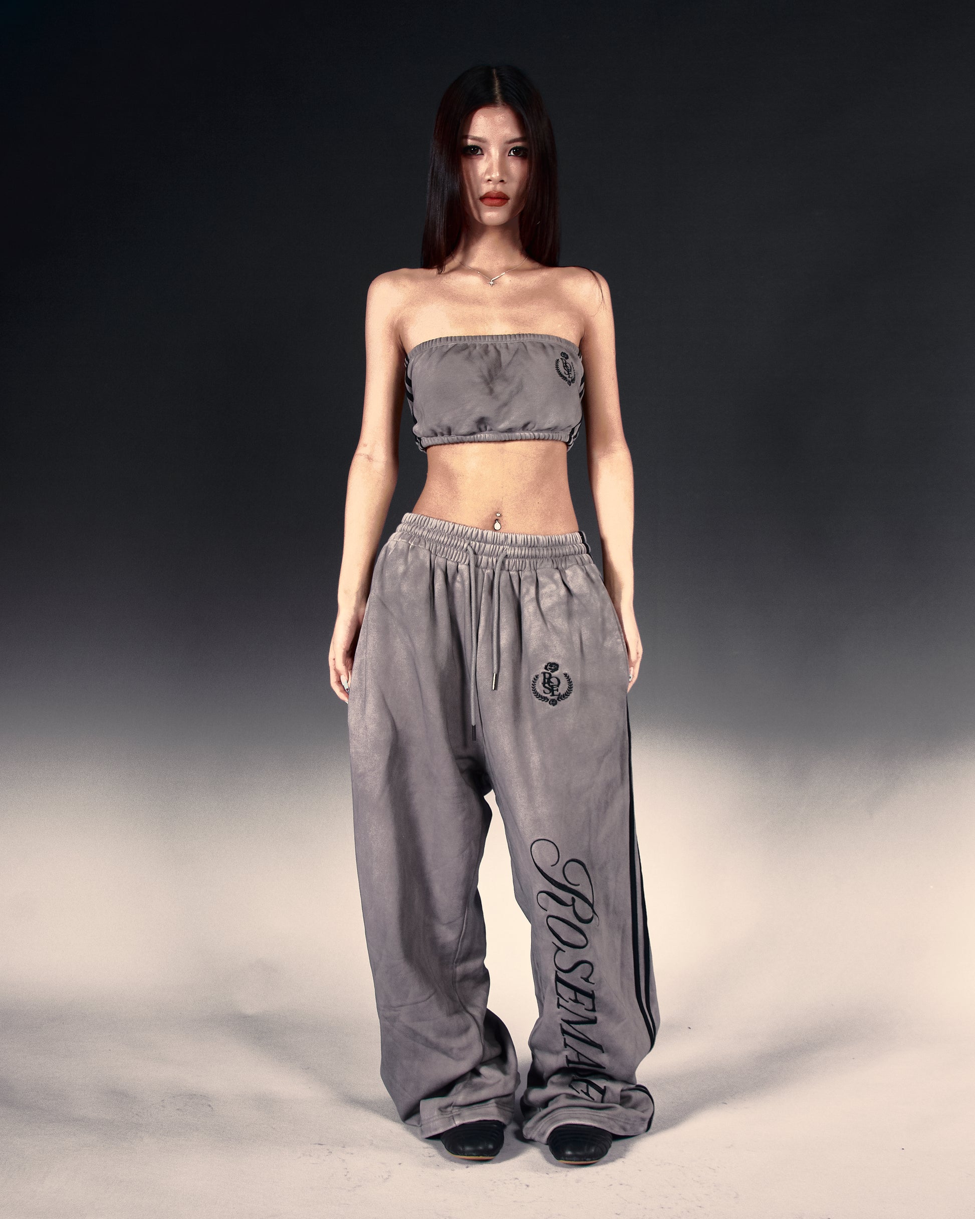 Rose Badge Sweatpants - Grey