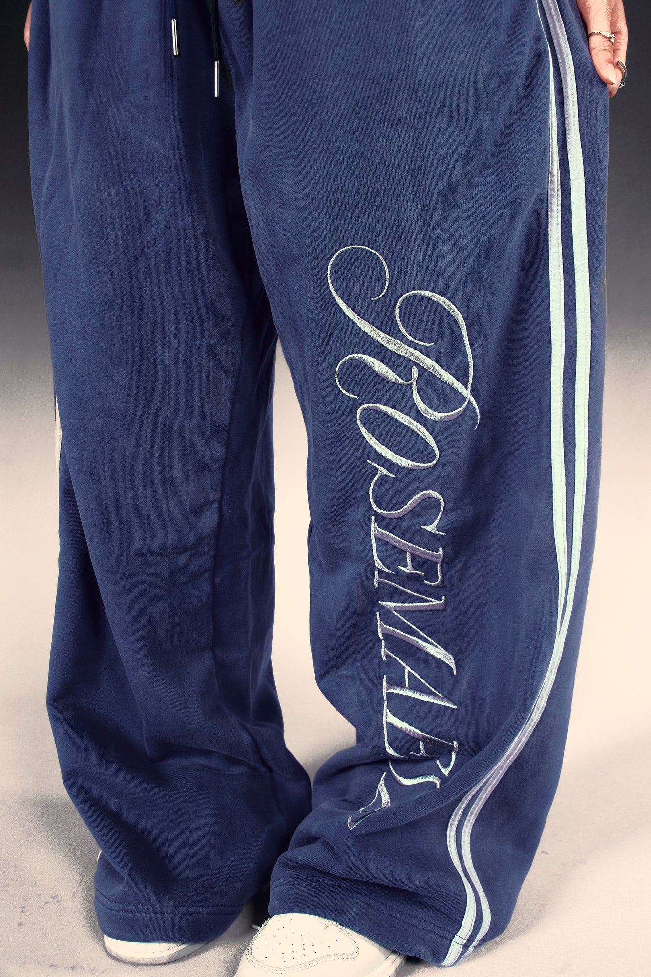 Rose Badge Sweatpants - Navy